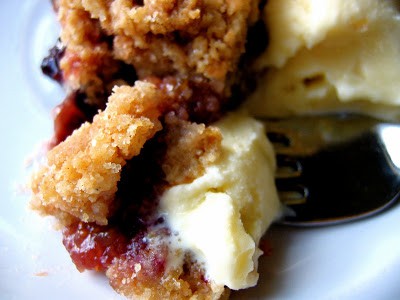 crumble tart with fork