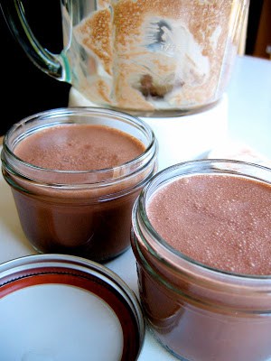 two glass bowls with vegan chocolate pudding in it
