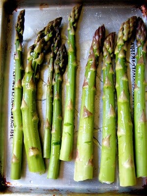 asparagus on a baking tray