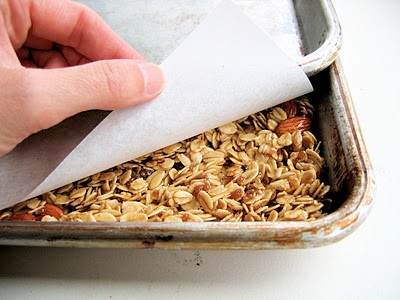 granola between two baking trays 