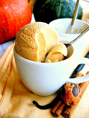 pumpkin ice cream in a mug 