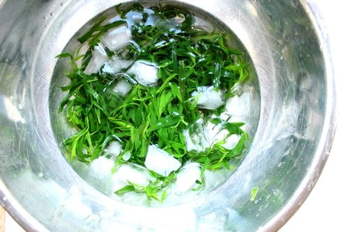 tarragon in a bowl 