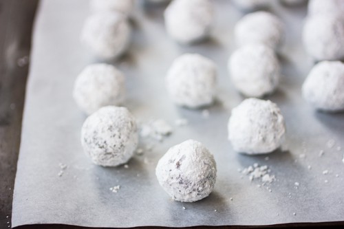 snowballs on baking sheet 