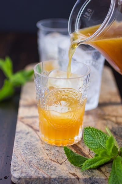 moroccan mojitos being poured 