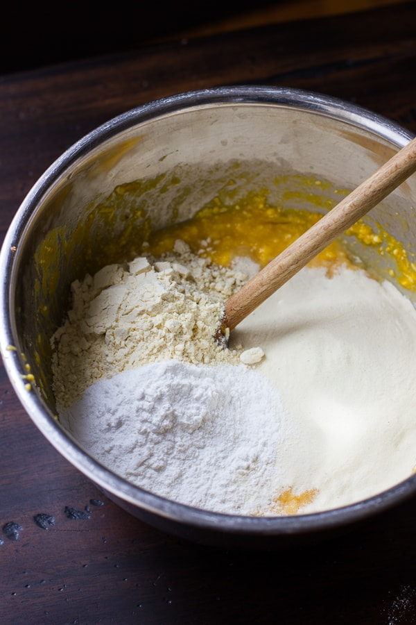 flour in bowl 