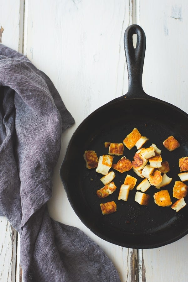 croutons in pan 