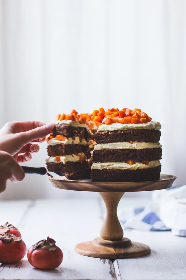 cake on stand 