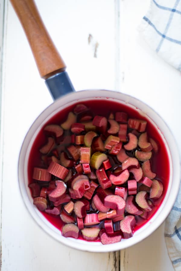 slices of rhubarb in pot 