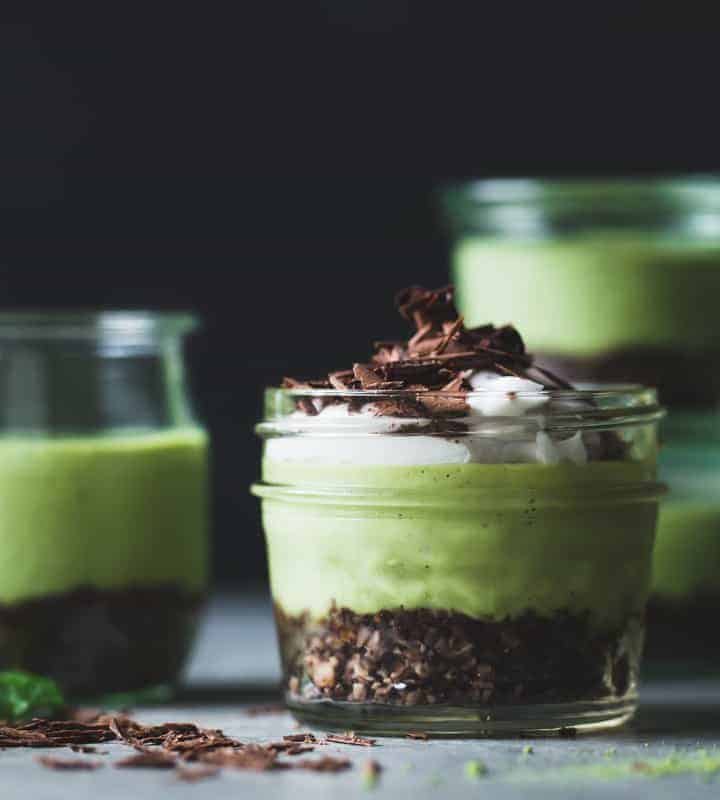 no-bake matcha mint grasshopper pies in jars {gluten-free, vegan}
