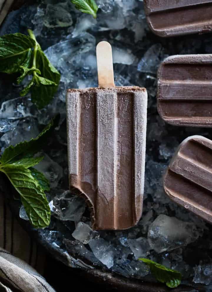Creamy Chocolate Mint Popsicles {vegan}