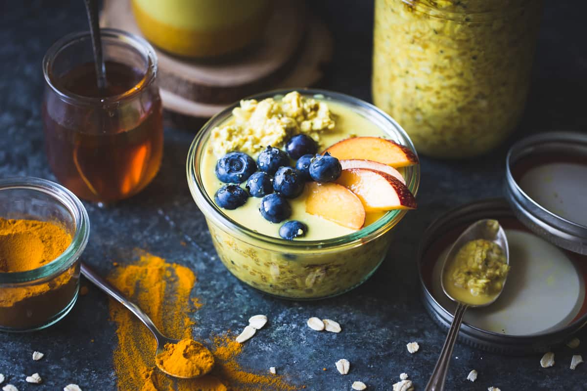 Golden Milk Overnight Oats with Turmeric, Spices, and Honey {gluten-free, vegan} with berries 