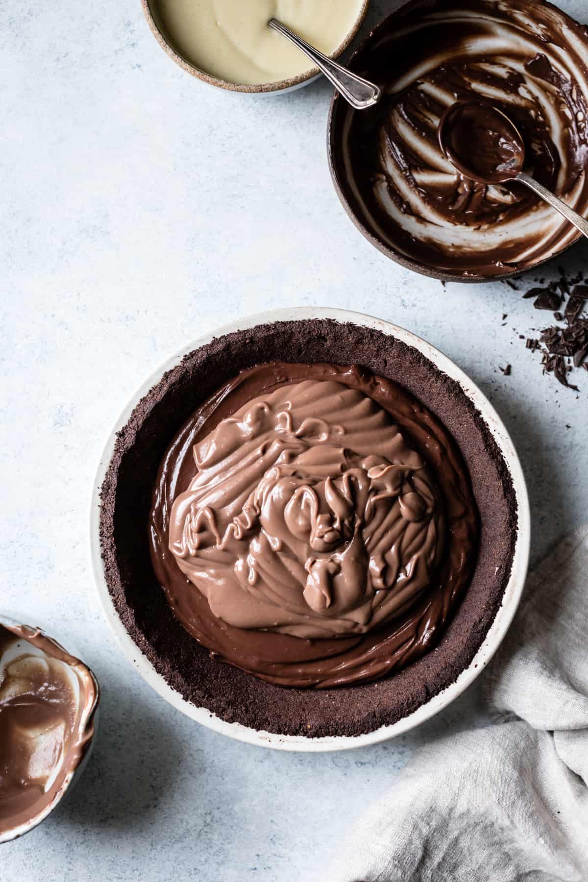 chocolate filing onto pie crust 