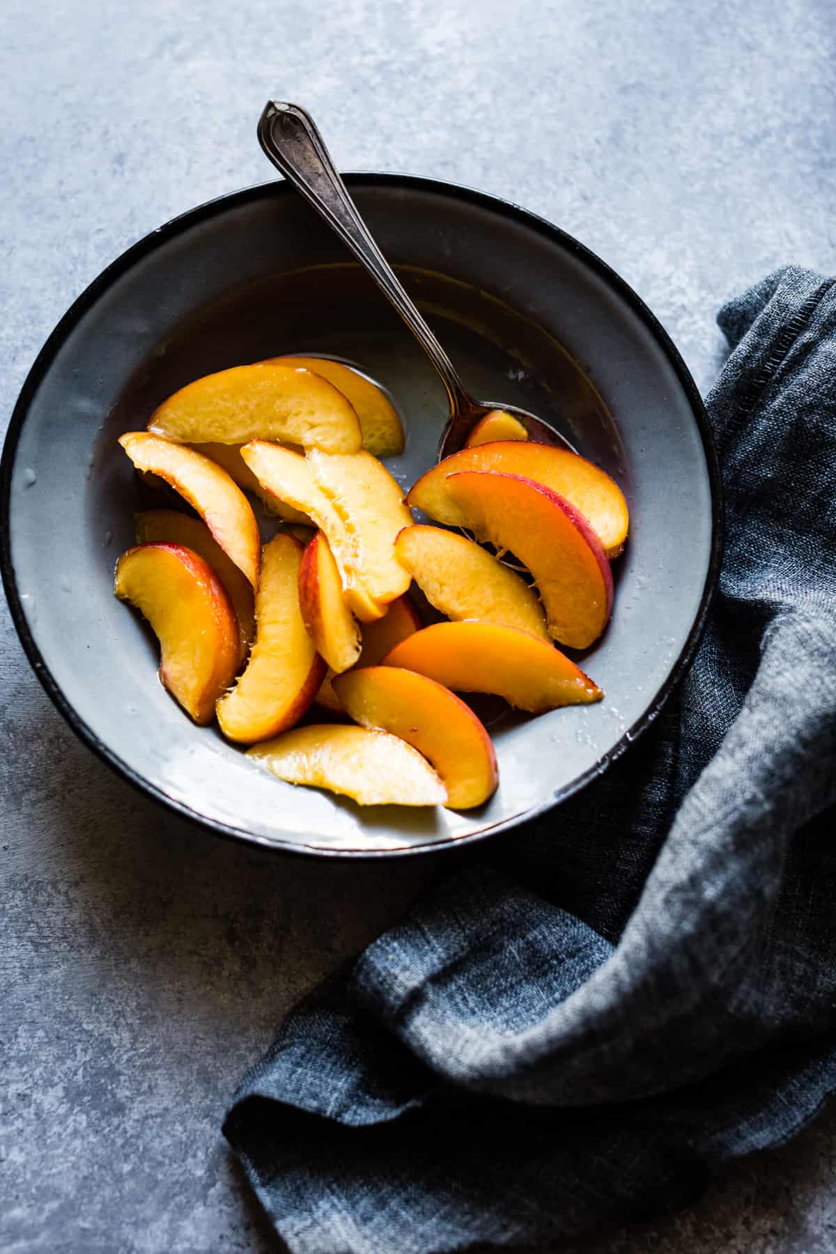 peaches in bowl 