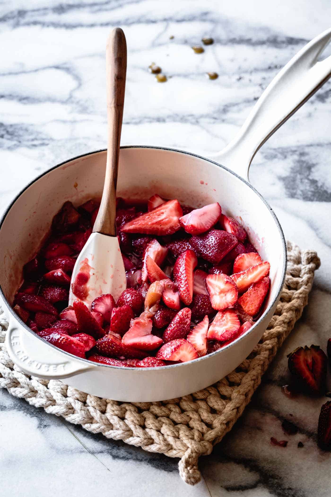making low-sugar strawberry rhubarb jam recipe
