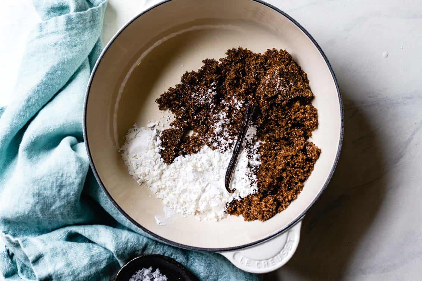 easy pudding recipe: brown sugar, starch, salt, vanilla in pot